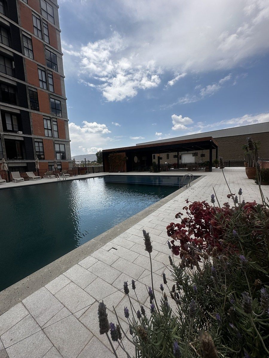 20 of 25: Alberca y asadores con 2da terraza