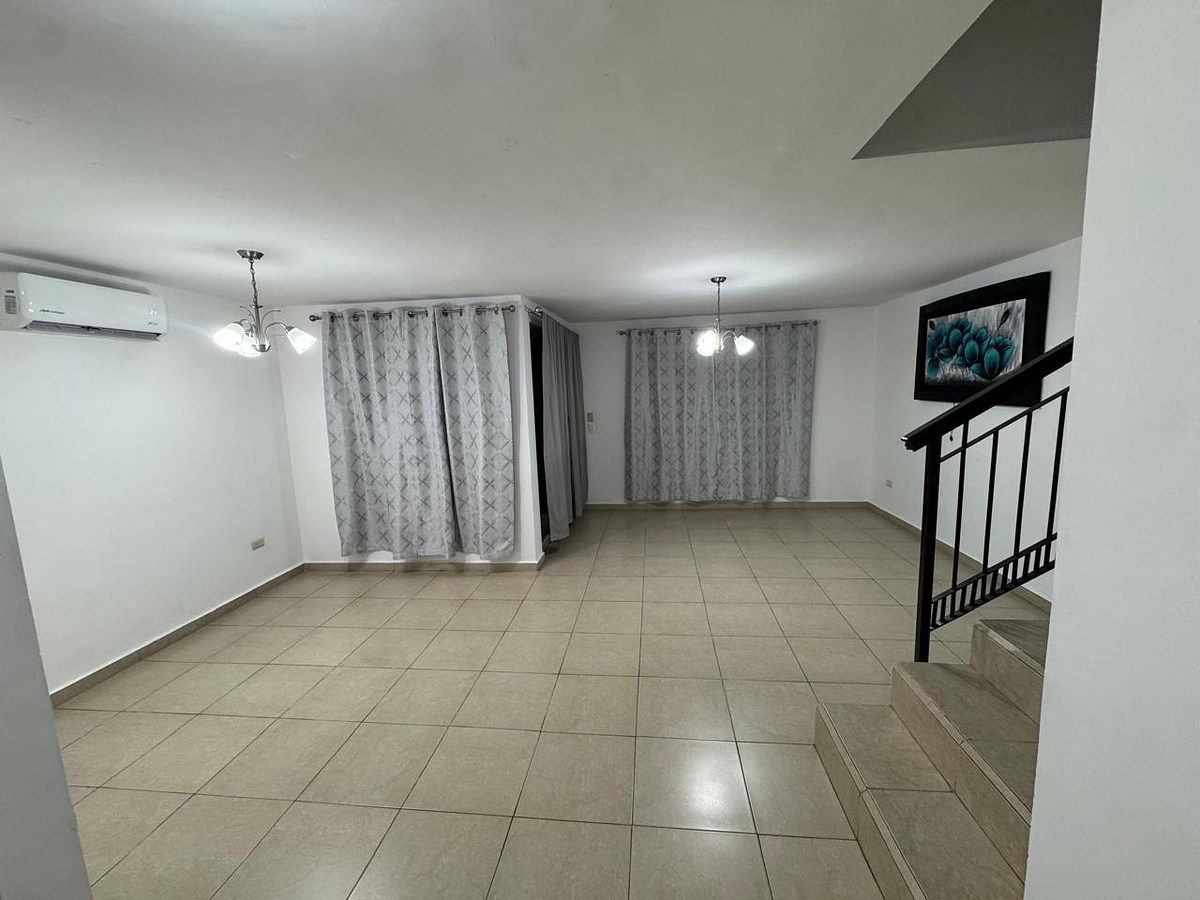 Casa em Las Lomas Sector Bosques, García, foto 4 de 12
