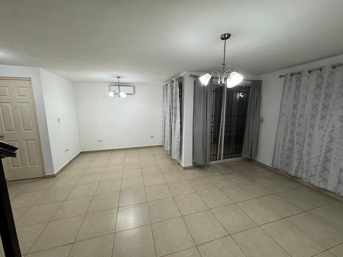 Casa em Las Lomas Sector Bosques, García, foto 3 de 12