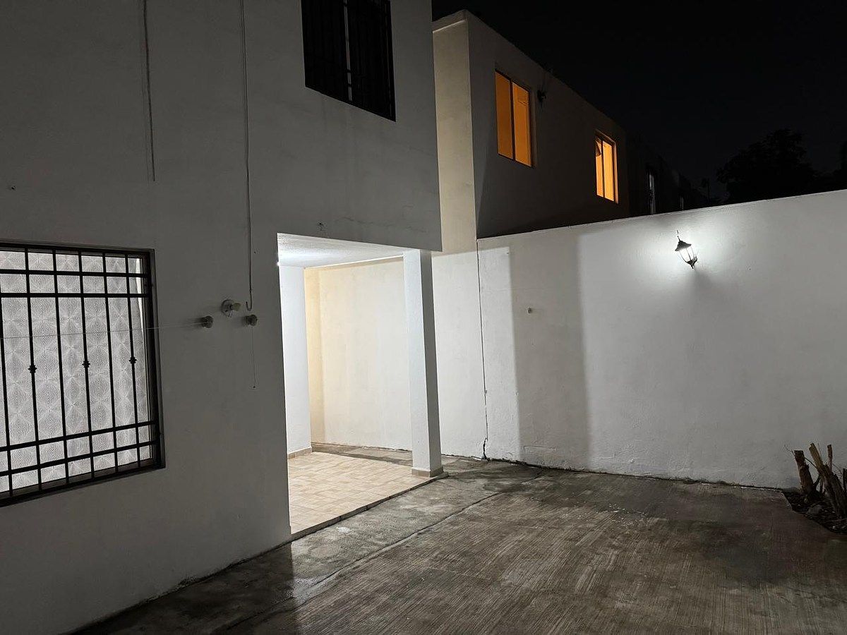Casa em Las Lomas Sector Bosques, García, foto 10 de 12