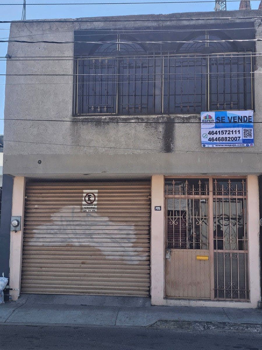 se vende casa de 2 pisos en zona centro