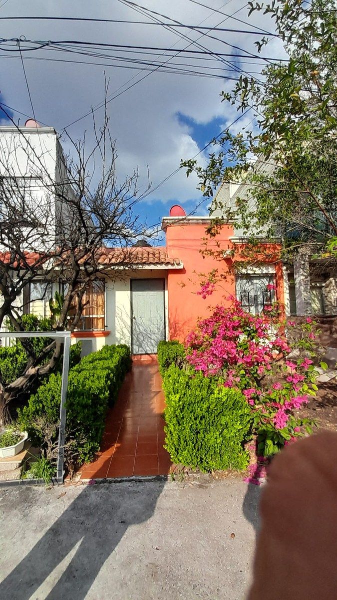 House in Gated Community in Valle de San Pablo II, Querétaro, photo 2 of 17