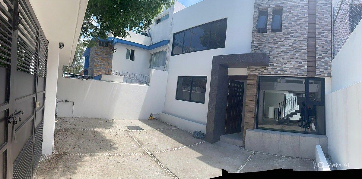 28 de 31: fachada interior y cochera