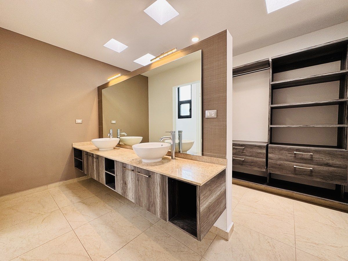 16 de 21: Vanity con doble ovalin