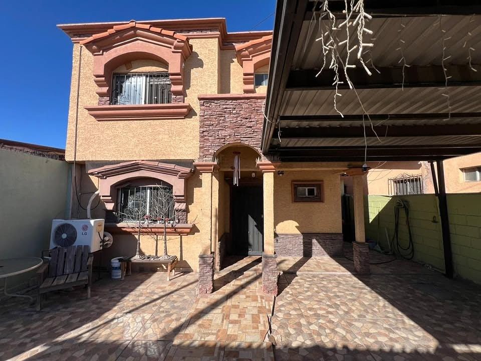 En venta casa en Jardines del Lago (Mexicali, B.C.)