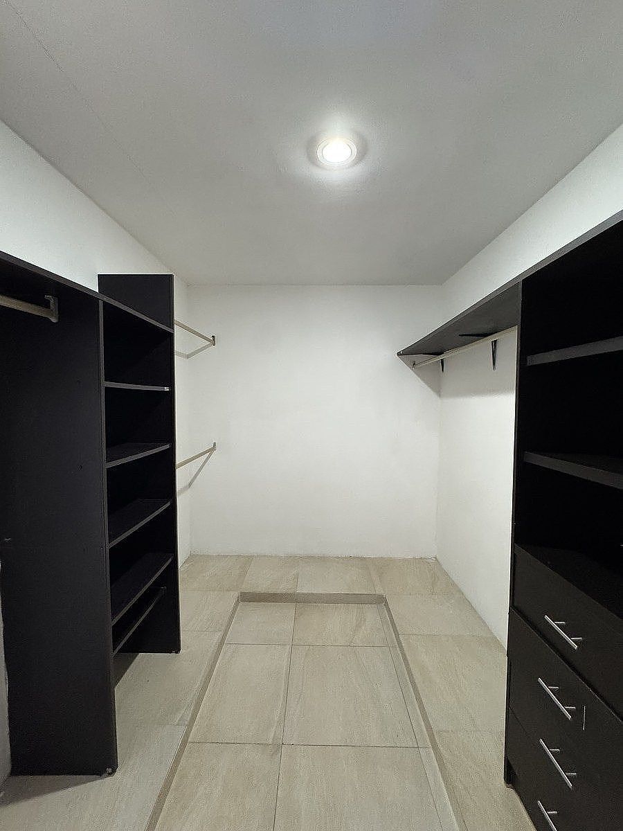 13 de 16: CLOSET R.PRINCIPAL