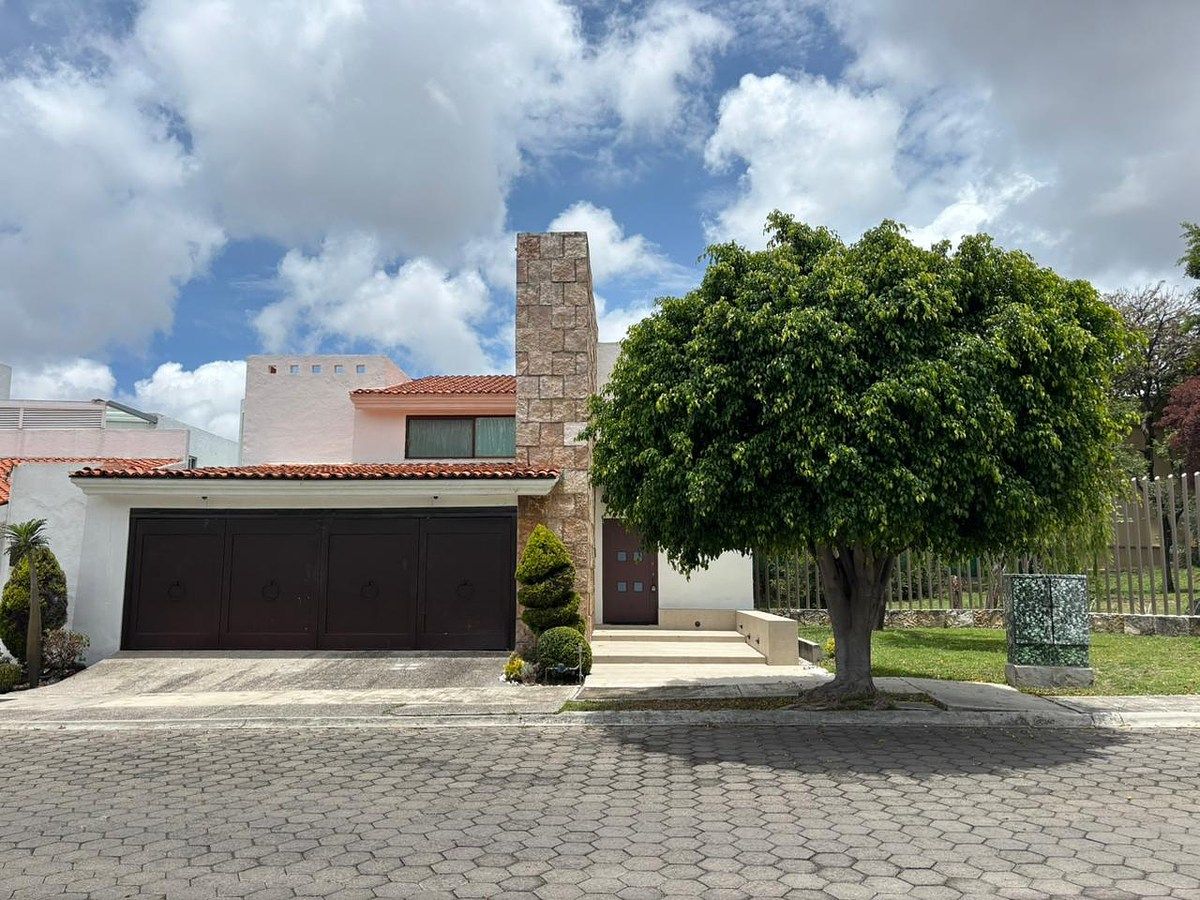 CASA À VENDA EM BOSQUES DE ÁNGELÓPOLIS, foto 1 de 33