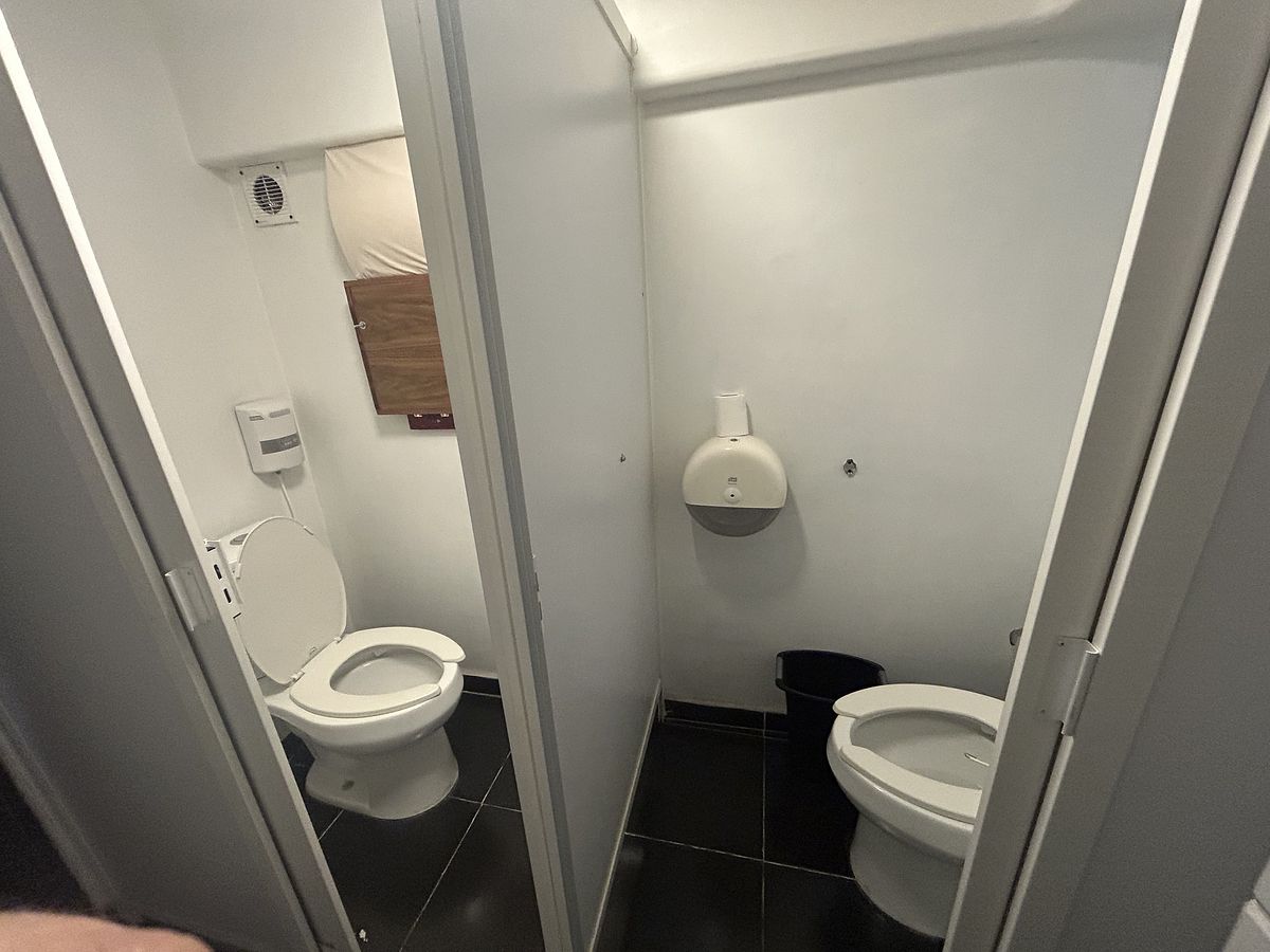 11 of 15: baño mujeres