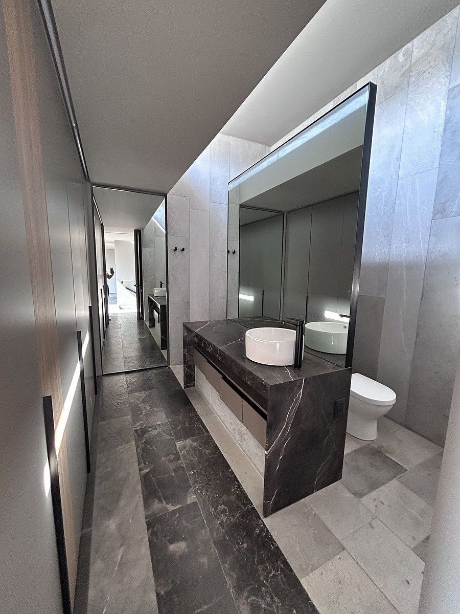 26 de 34: Baño secundario