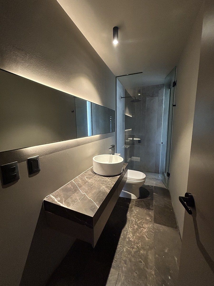 16 de 34: Baño de visitas/ PB