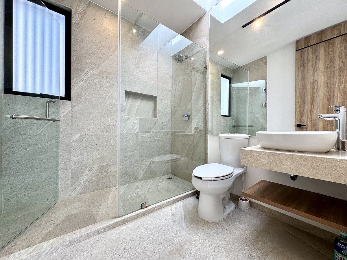 12 de 17: Baño completo privado