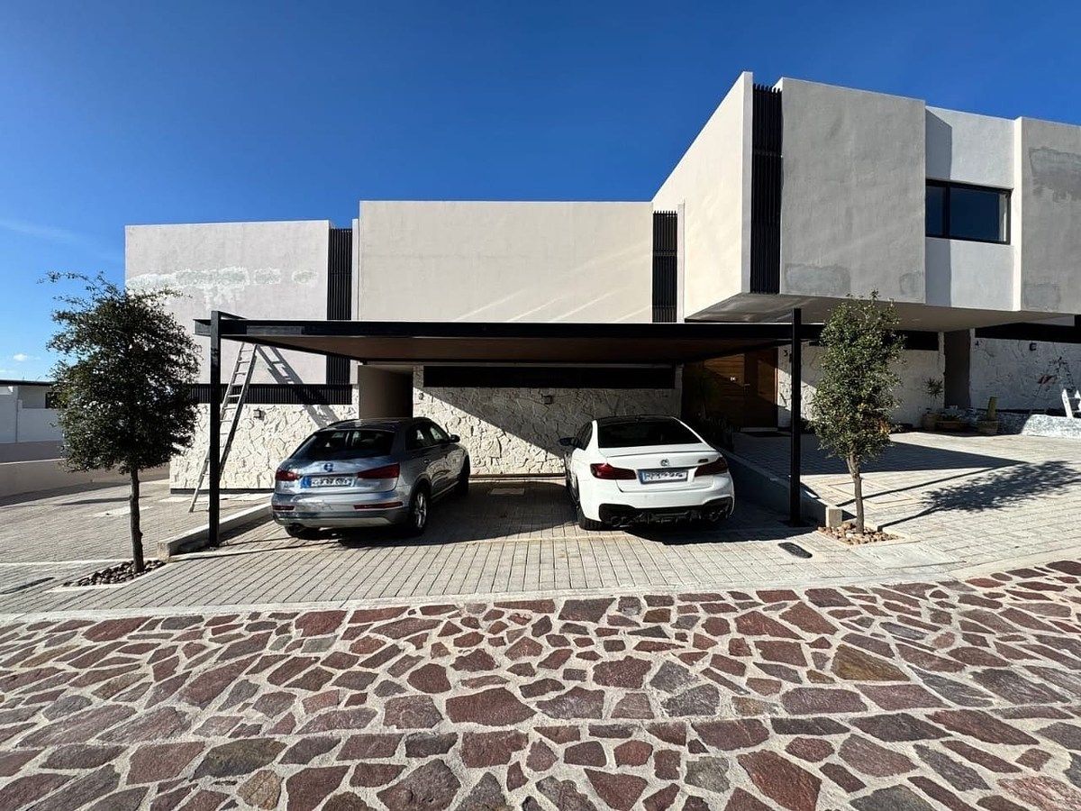 1 de 17: Fachada ciega