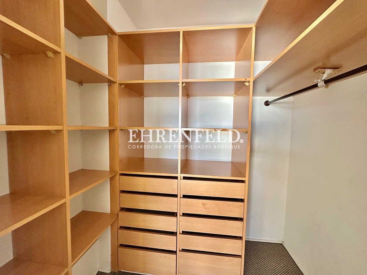 Walk in closet suite., foto 29 de 32