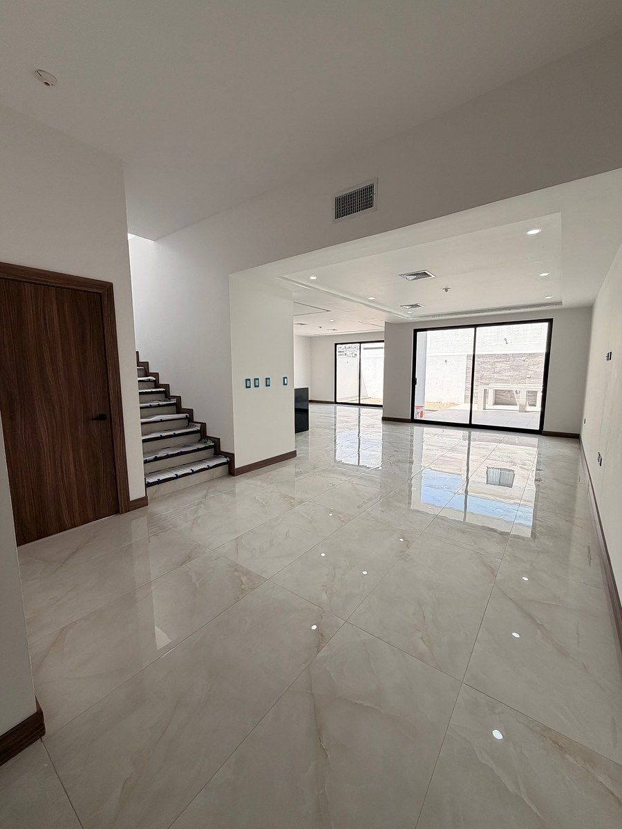 1 de 13: Recibidor / Sala