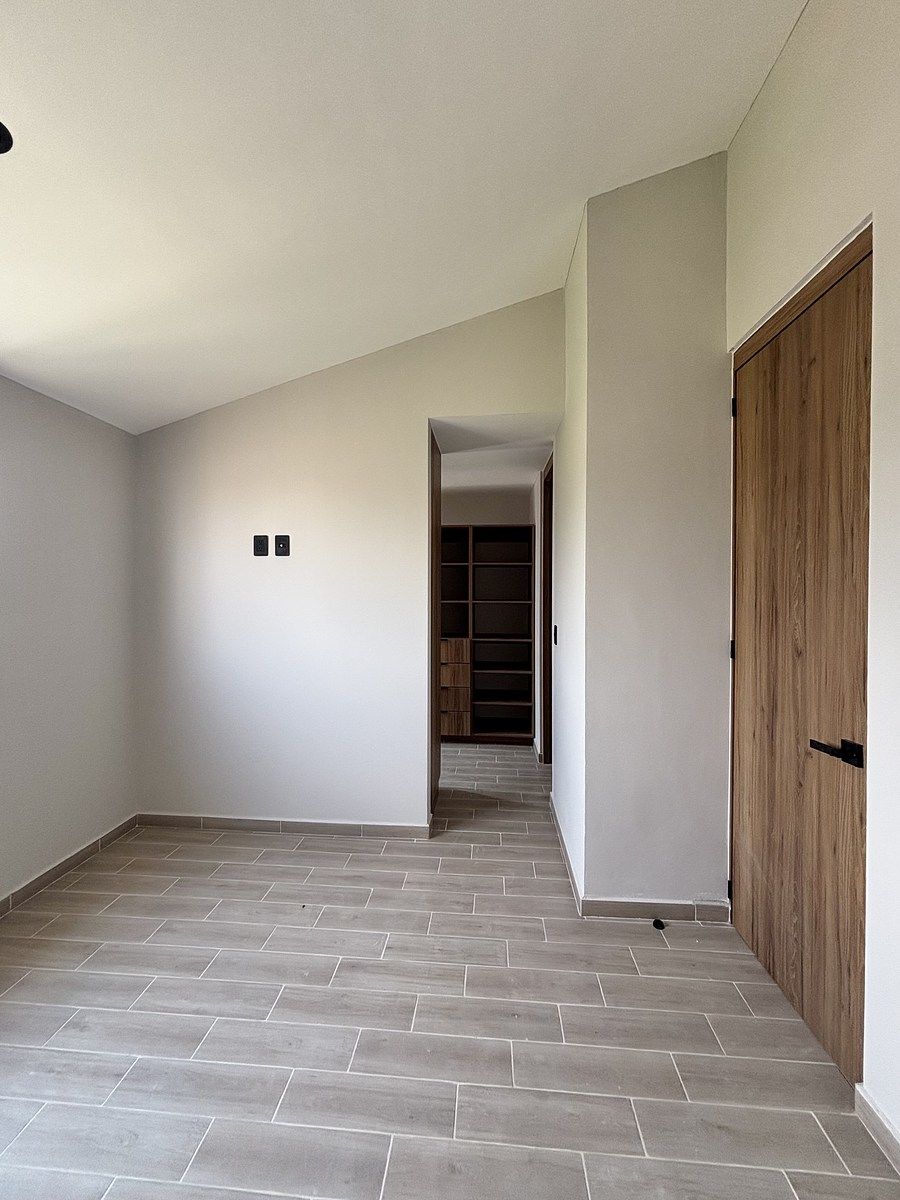 20 de 39: Al fondo vestidor y baño completo .