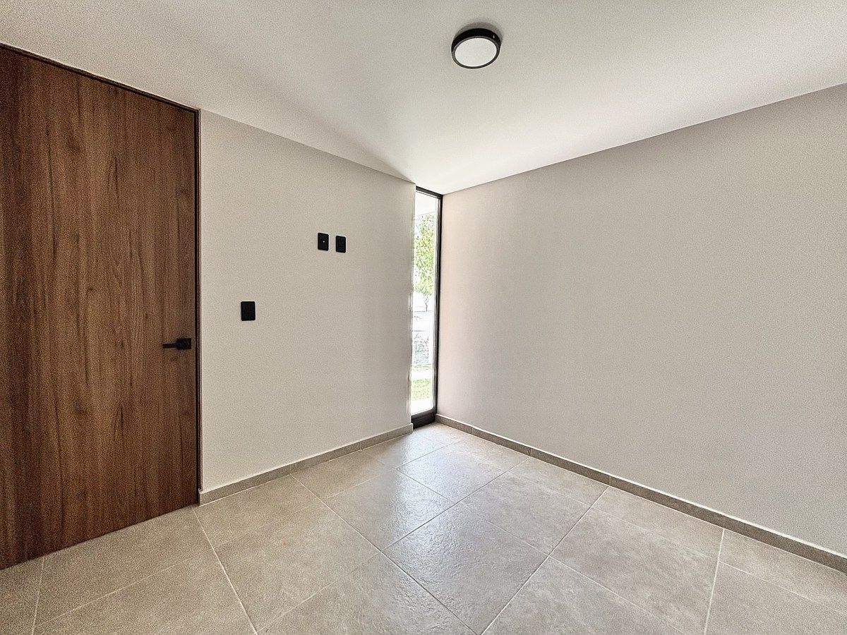 10 de 39: Recámara en planta baja o estudio .