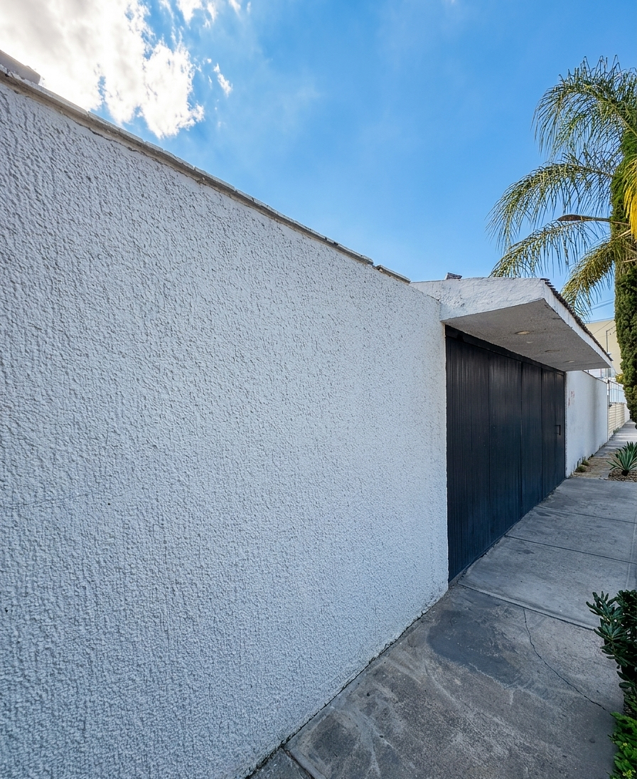 CASA EN VENTA IDEAL PARA OFICINAS/CONSULTORIOS EN CHAPALITA - foto 1