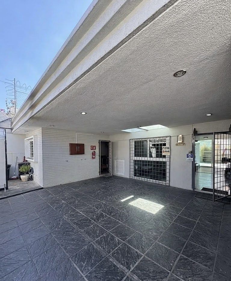 CASA EN VENTA IDEAL PARA OFICINAS/CONSULTORIOS EN CHAPALITA - foto 2