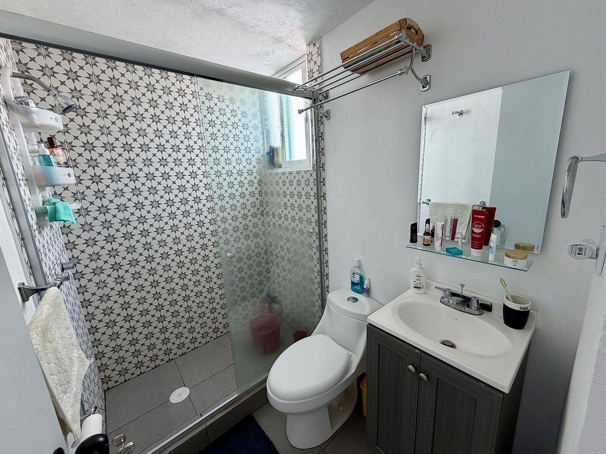 17 de 20: Baño completo para las 3 habitaciones