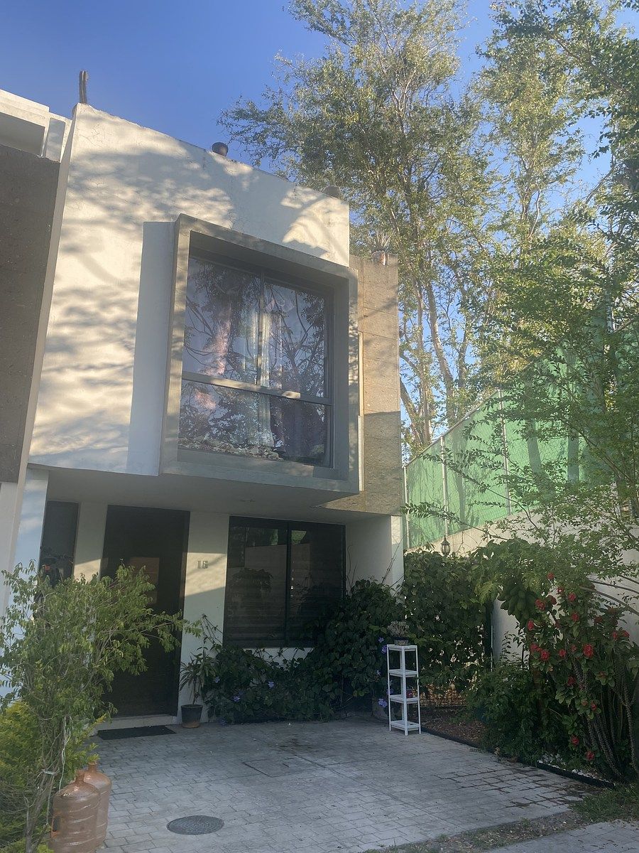 Amplia casa en condominio privado Boskia Otero, foto 1 de 16