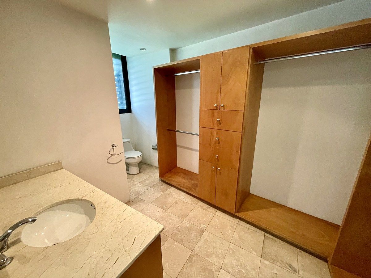 6 of 9: Baño recámara