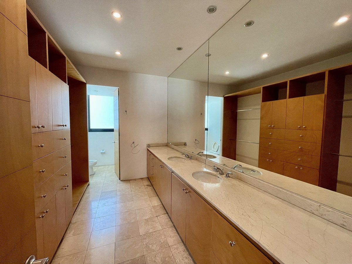 5 of 9: Baño recamara principal