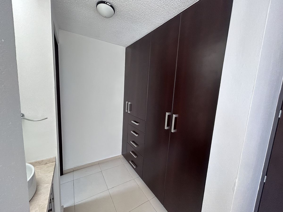 10 de 18: closet recamara principal