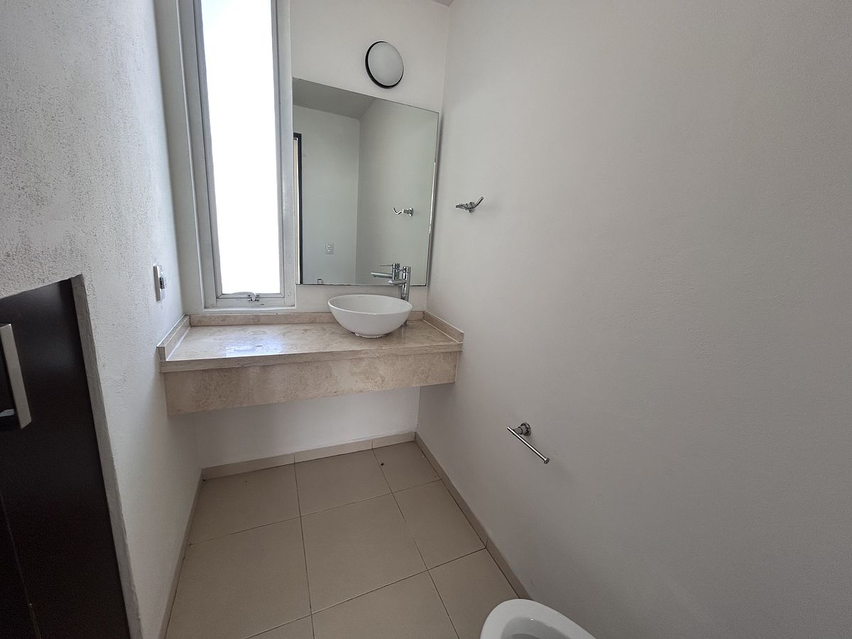 13 de 18: medio baño