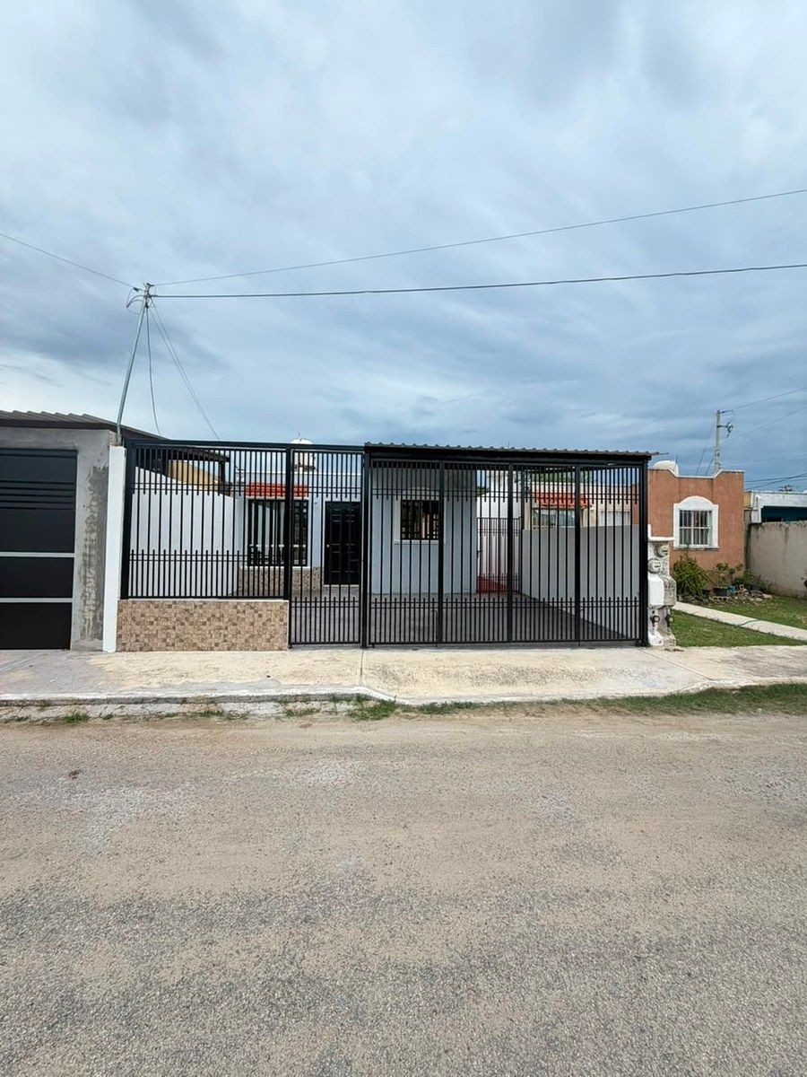 CASA REMODELADA AL PONIENTE DE MÉRIDA, foto 1 de 17
