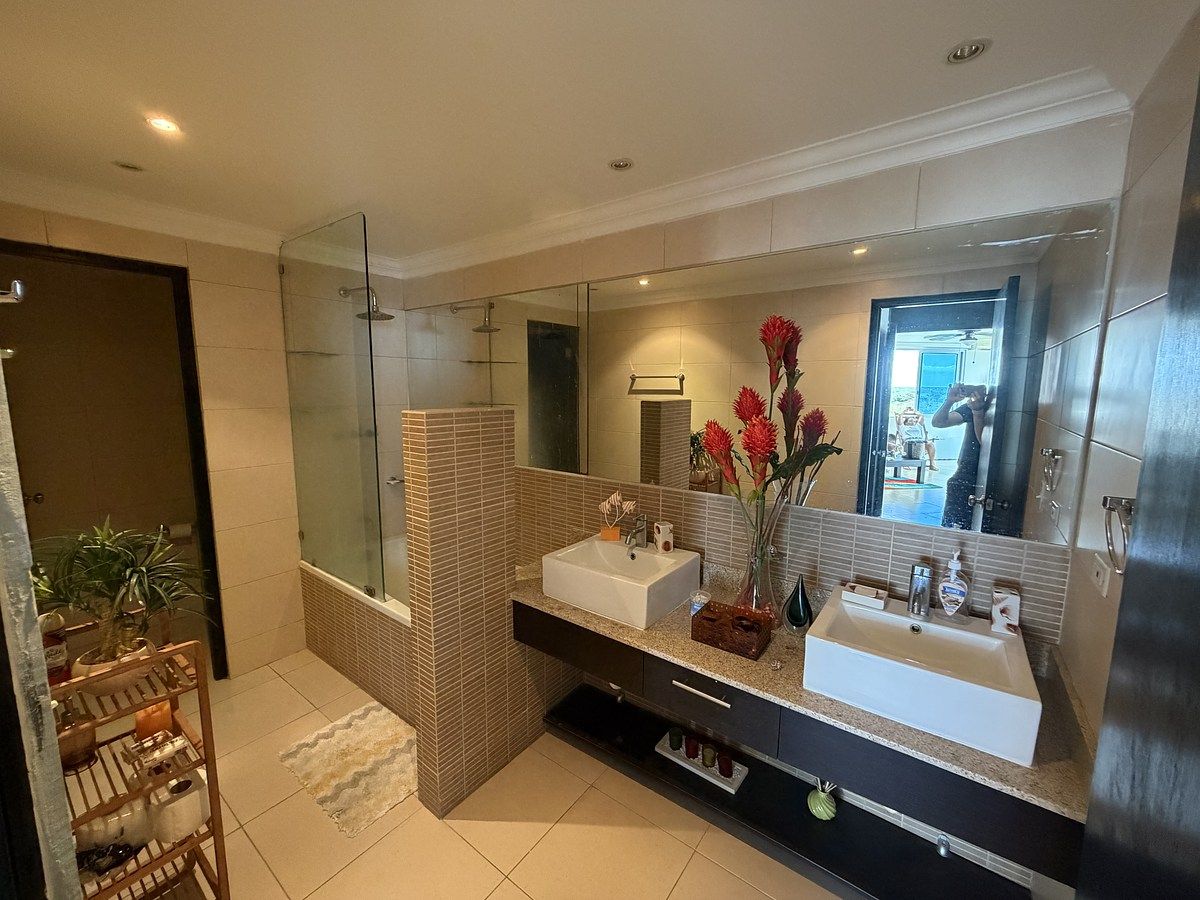 18 de 21: Baño recámara principal