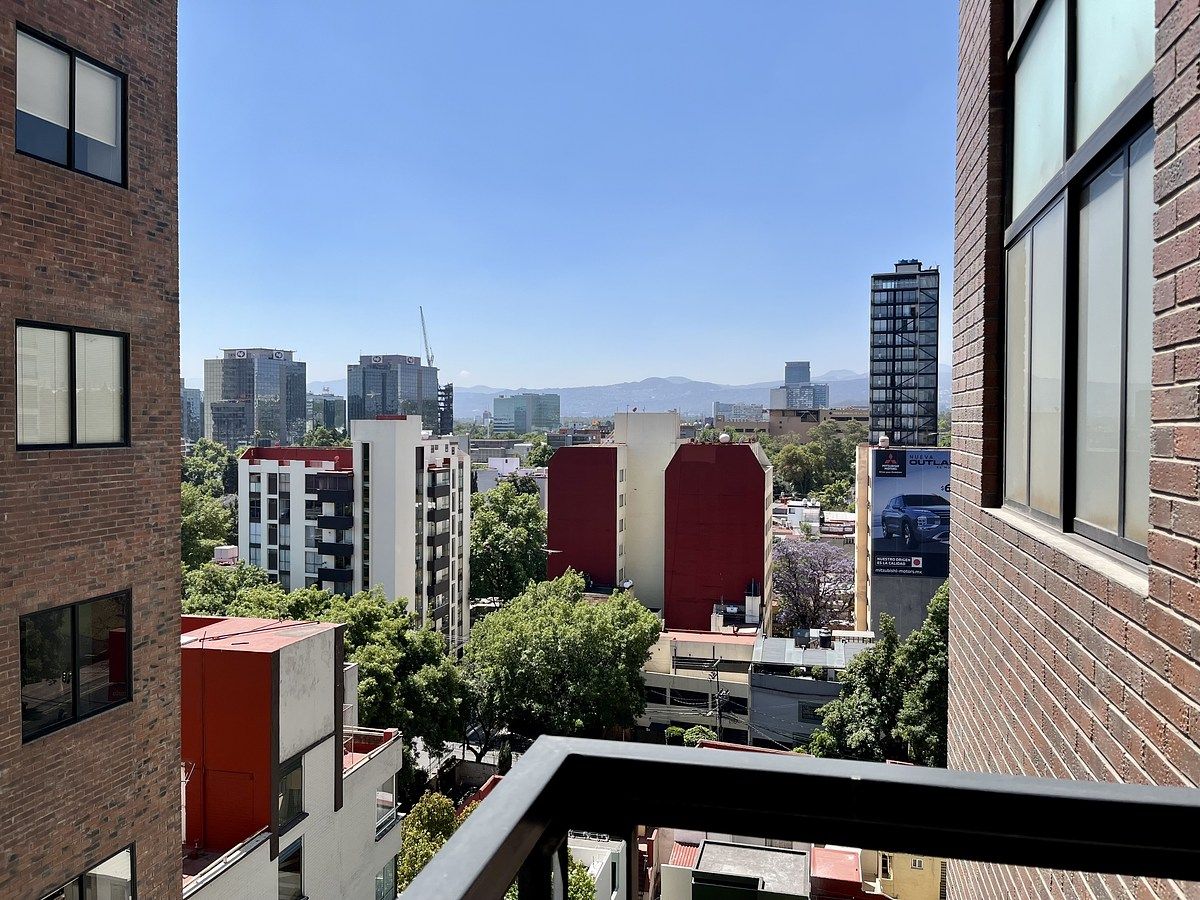7 de 28: Vista del balcón 1