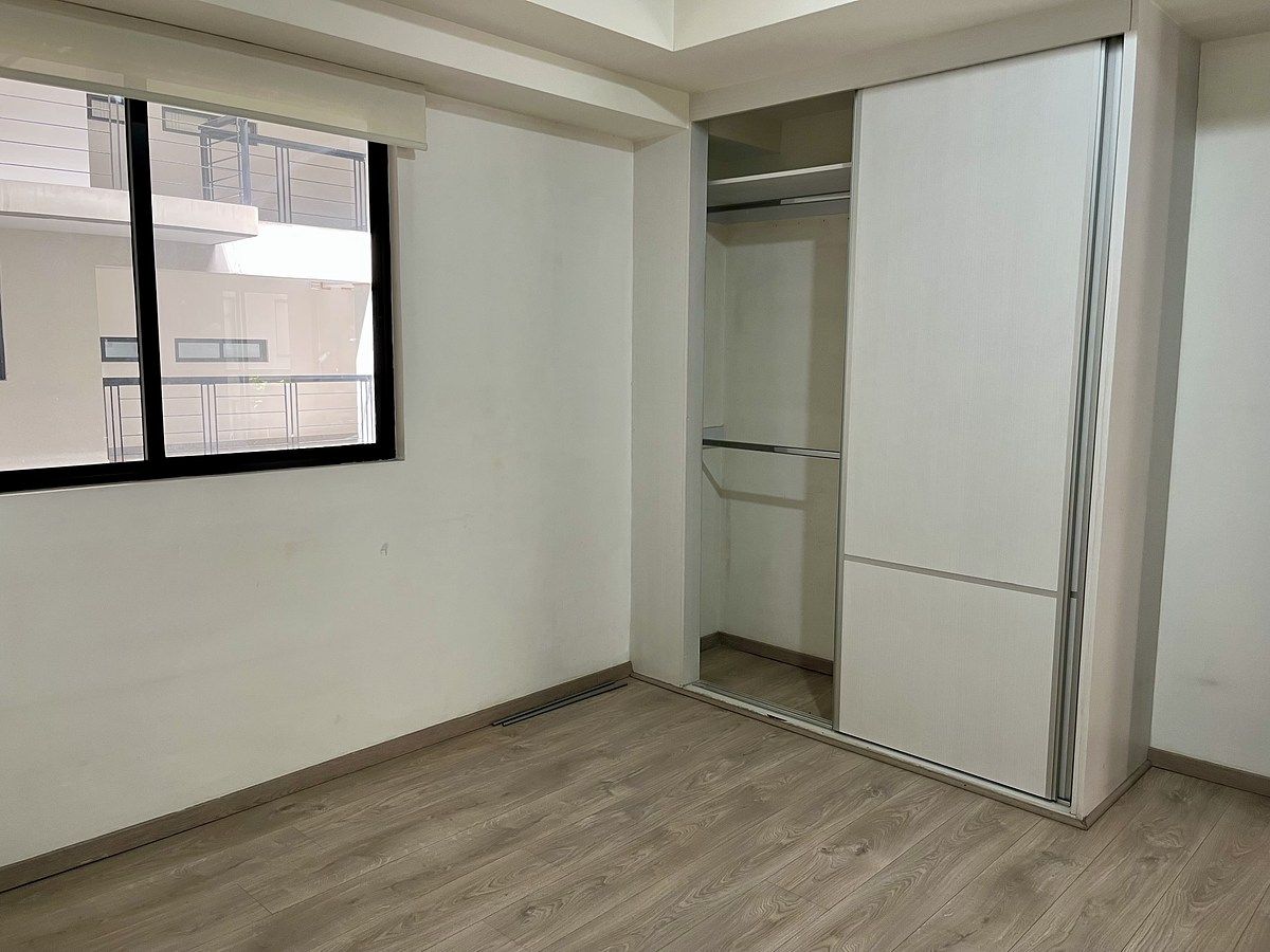 15 de 28: Segunda recámara closet