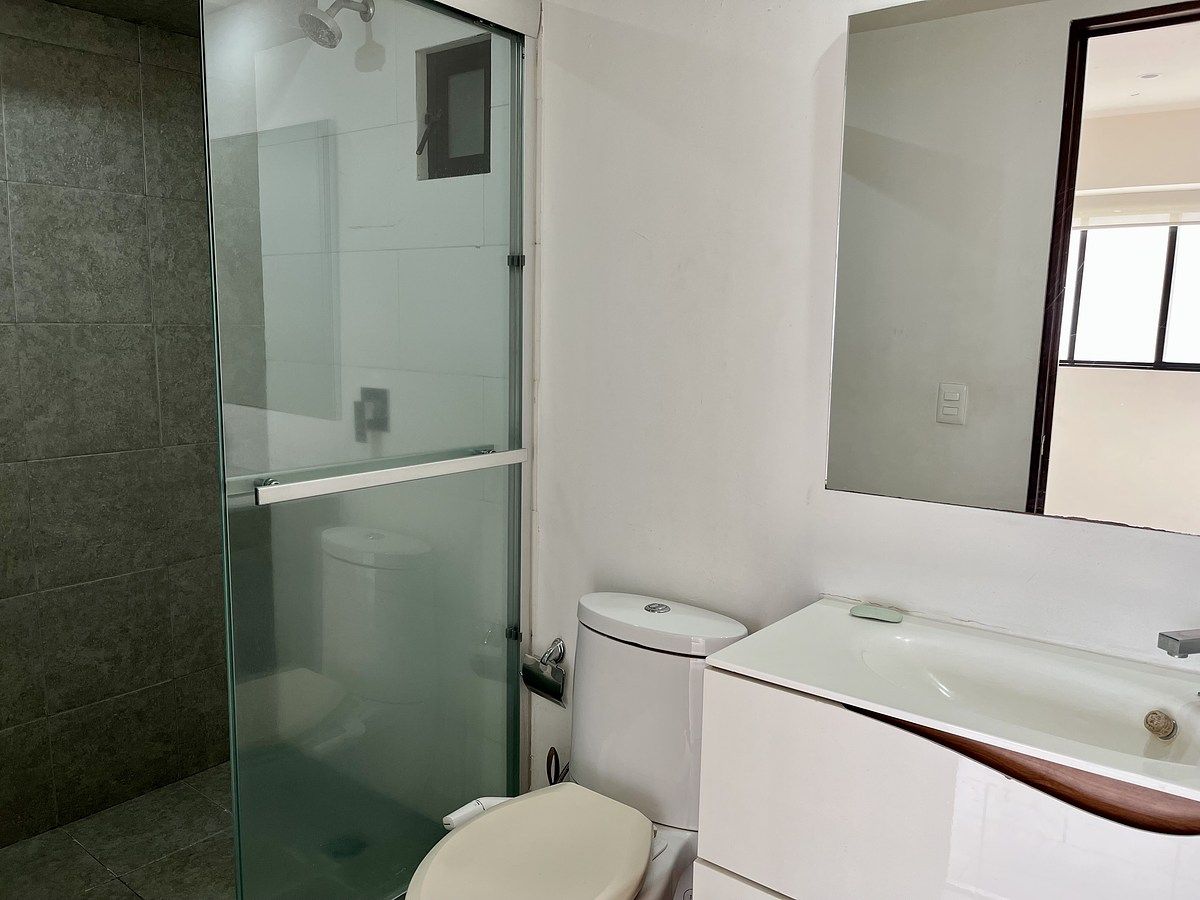 13 de 28: Baño recámara principal