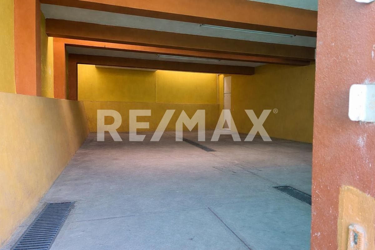 2 de 10: Estacionamiento