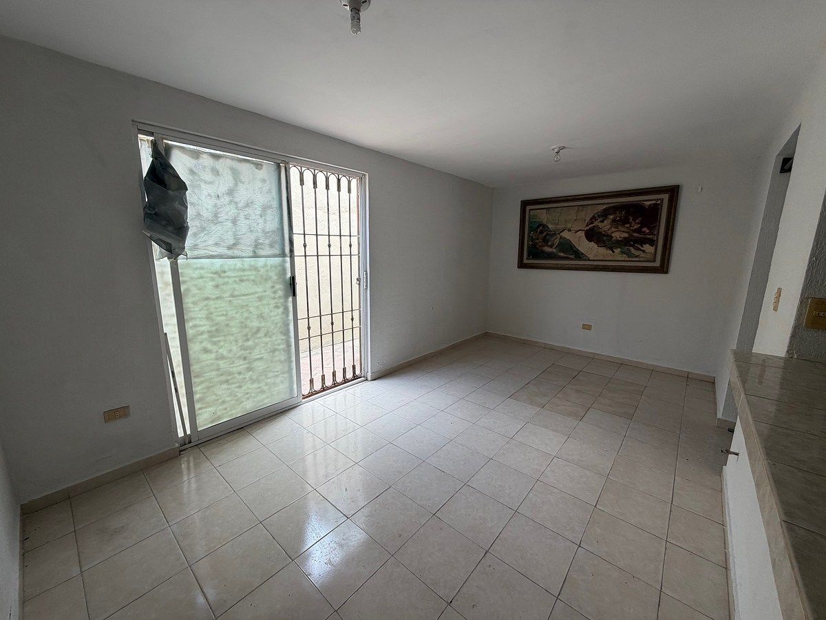 10 of 25: Sala - Comedor