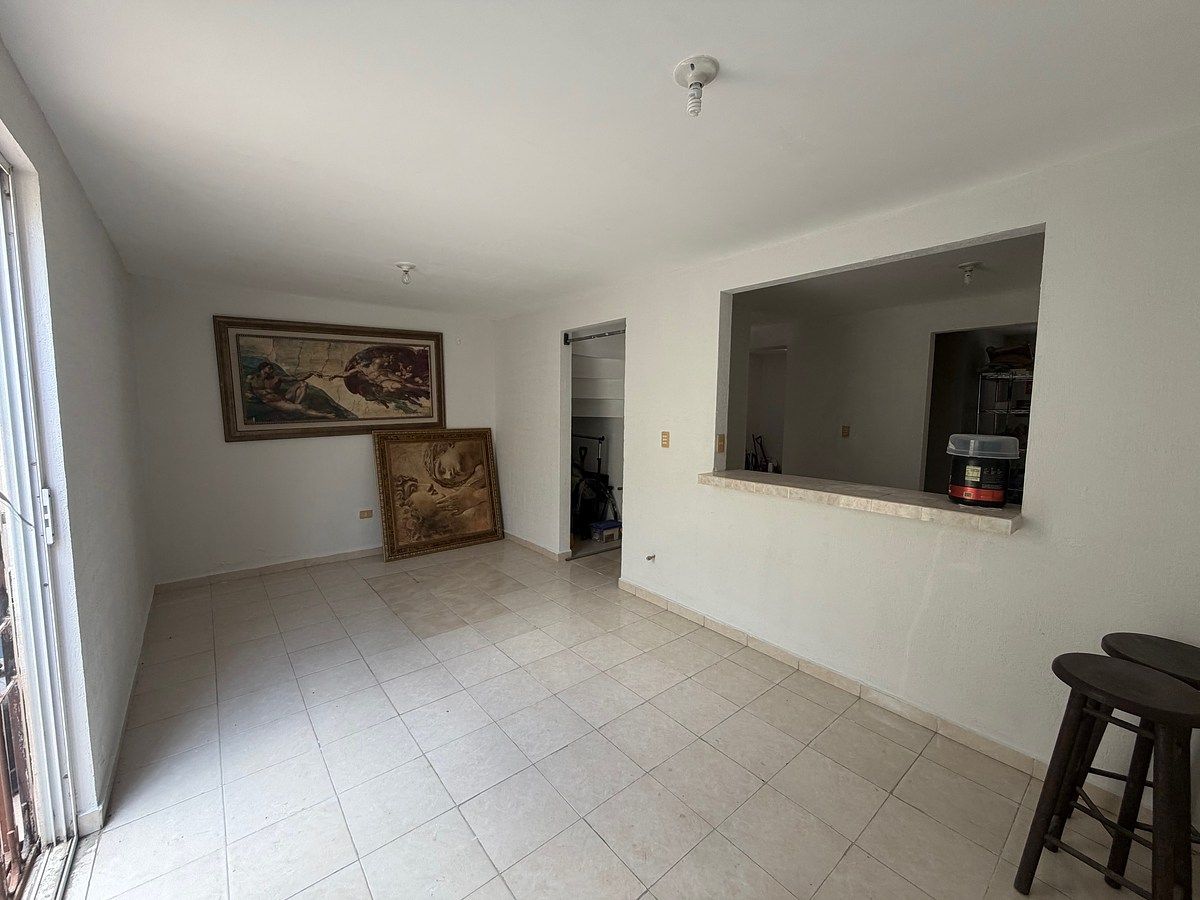 8 of 25: Sala - Comedor