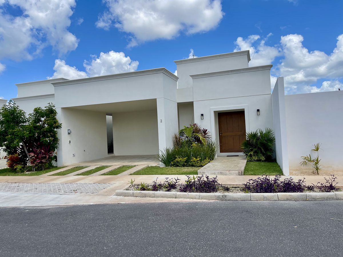 1 of 24: FACHADA DE LAS CASAS