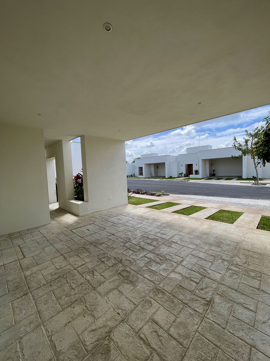 4 of 24: VISTA DESDE COCHERA