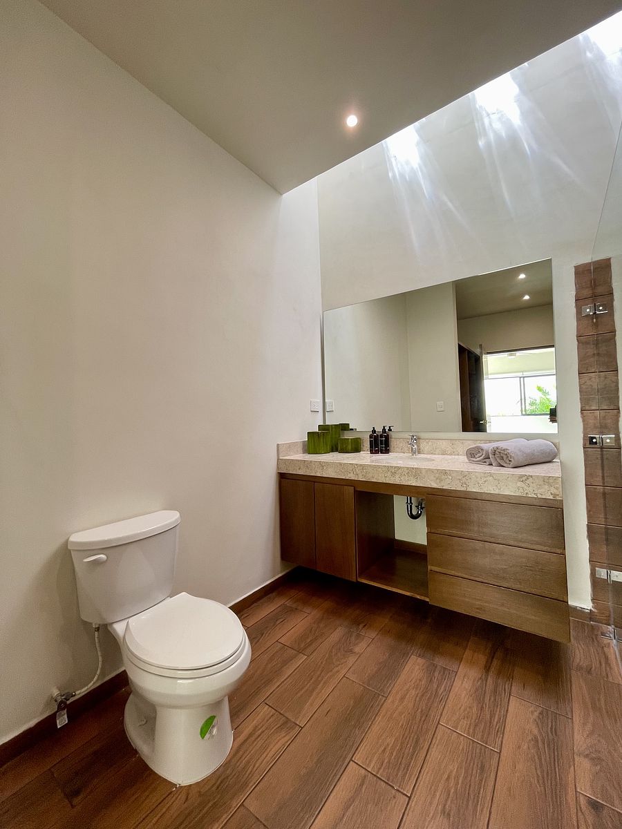 19 of 24: BAÑO PRINCIPAL.....