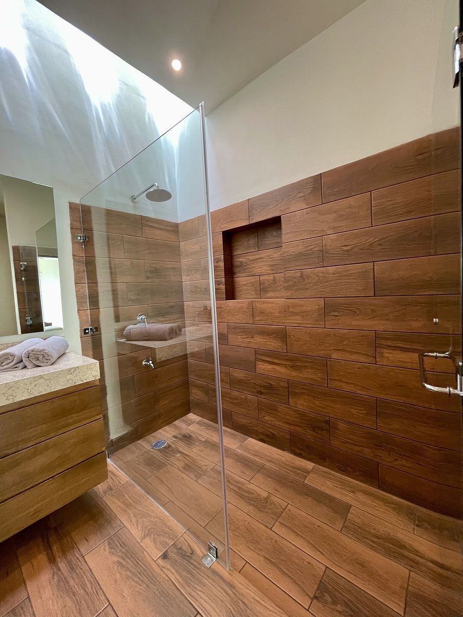 21 of 24: AMPLIA REGADERA