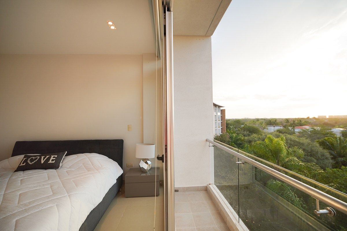 7 of 24: RECAMARA 1 CON BALCON