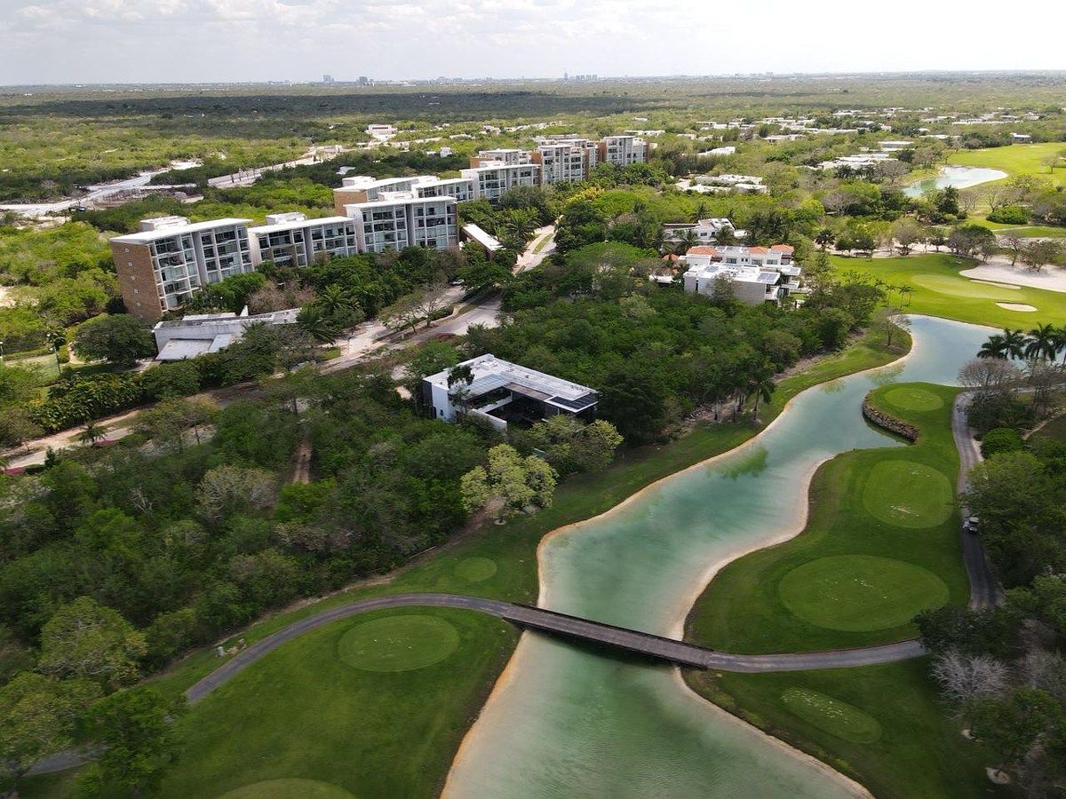 18 of 24: VISTA DRON ANTHEA