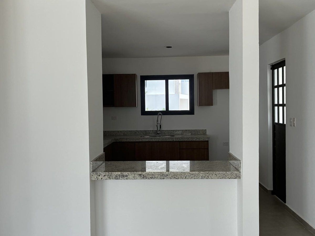 CASA EN VENTA DE DOS PLANTAS EN PRIV. RESIDENCIAL ADARA, TEMOZÓN NORTE - foto 4