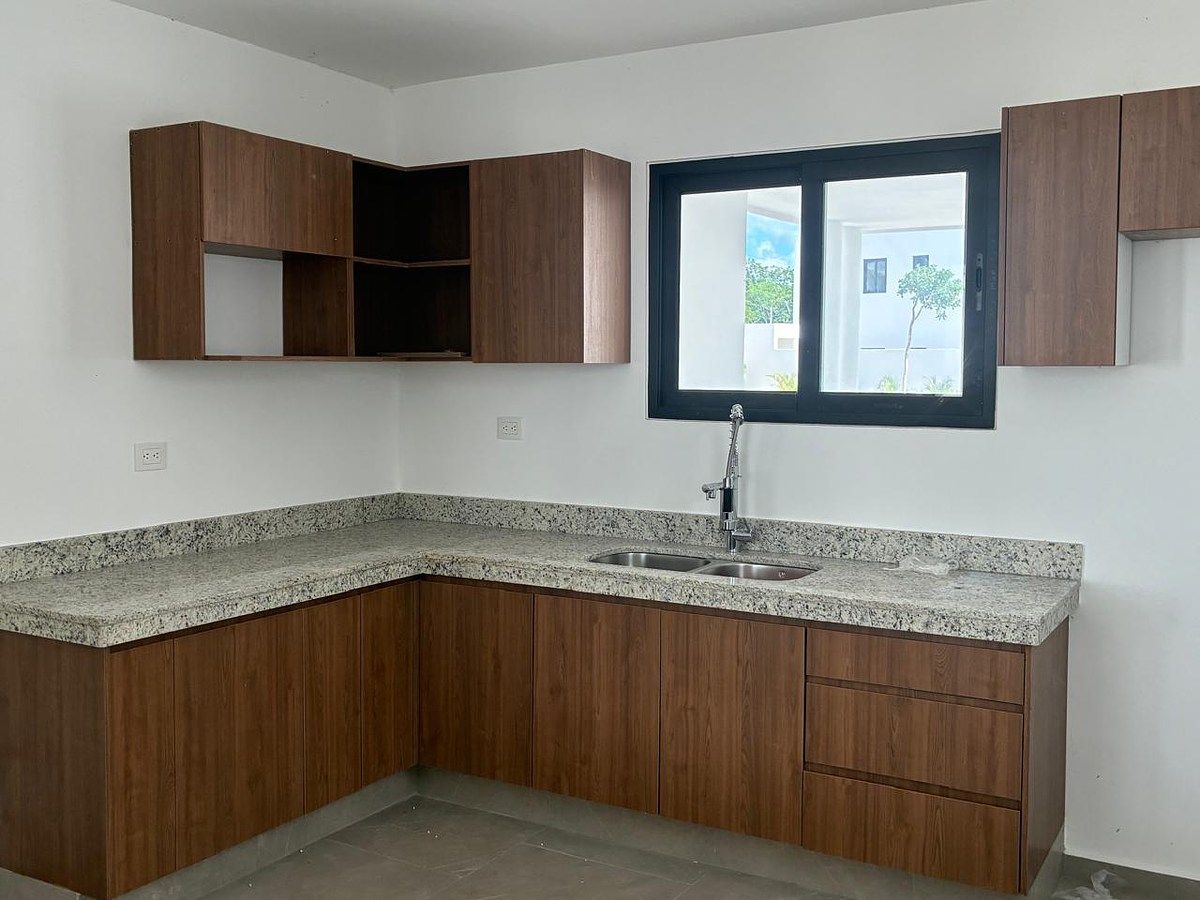 CASA EN VENTA DE DOS PLANTAS EN PRIV. RESIDENCIAL ADARA, TEMOZÓN NORTE - foto 5