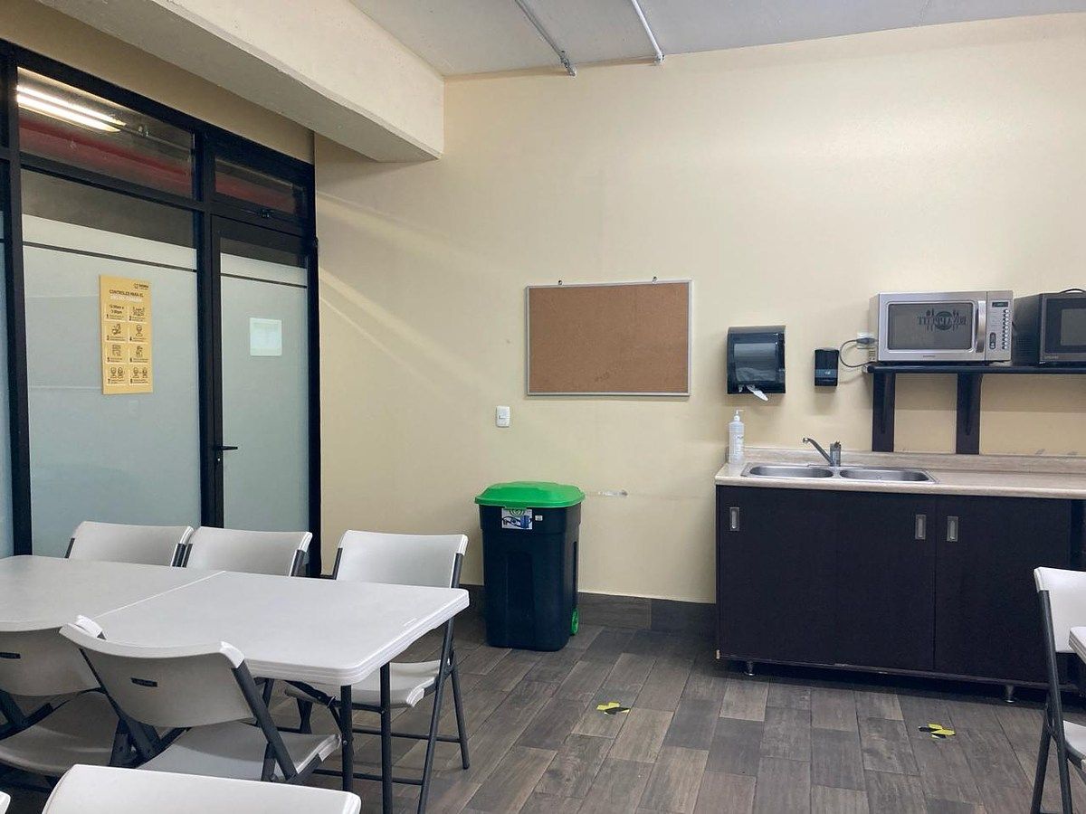 14 of 15: ÁREA DE COMEDOR COMPARTIDO