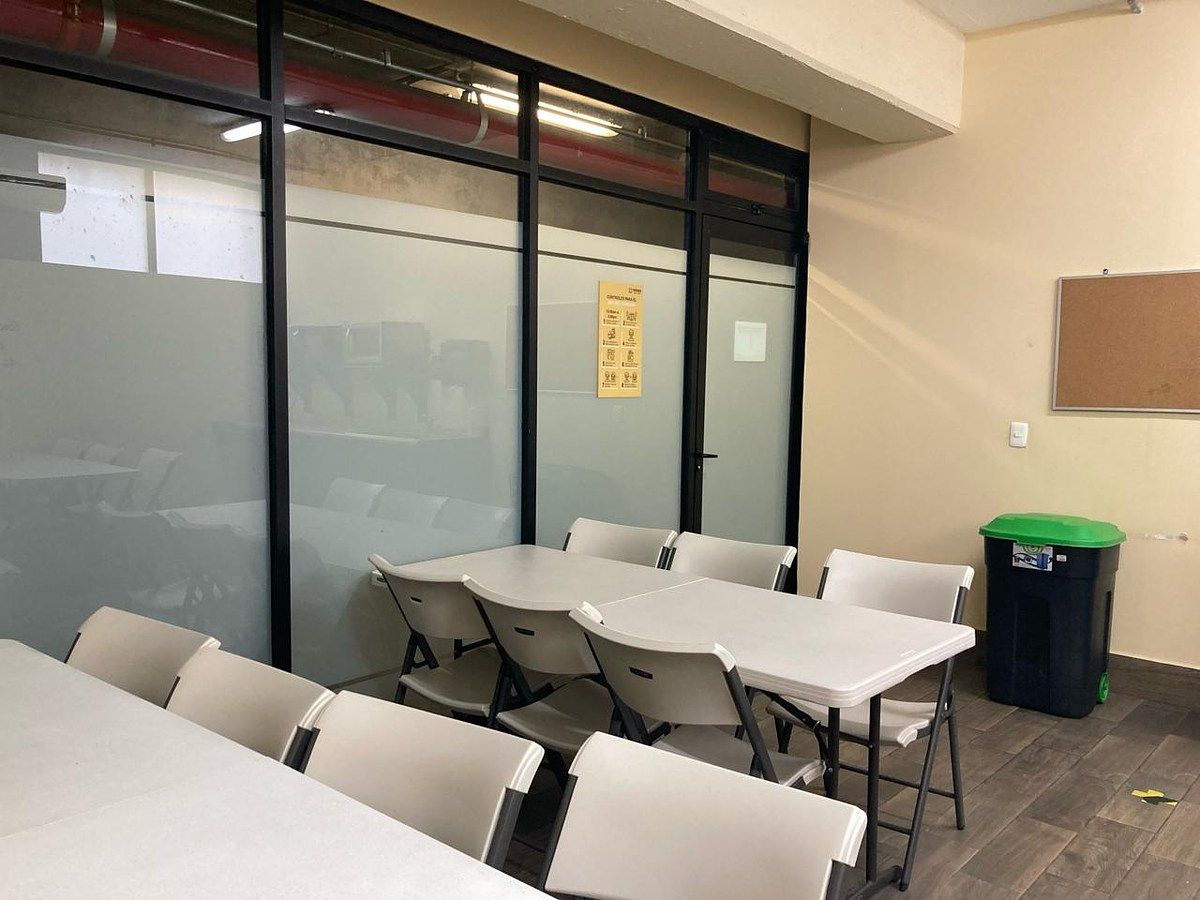 13 of 15: ÁREA DE COMEDOR COMPARTIDO