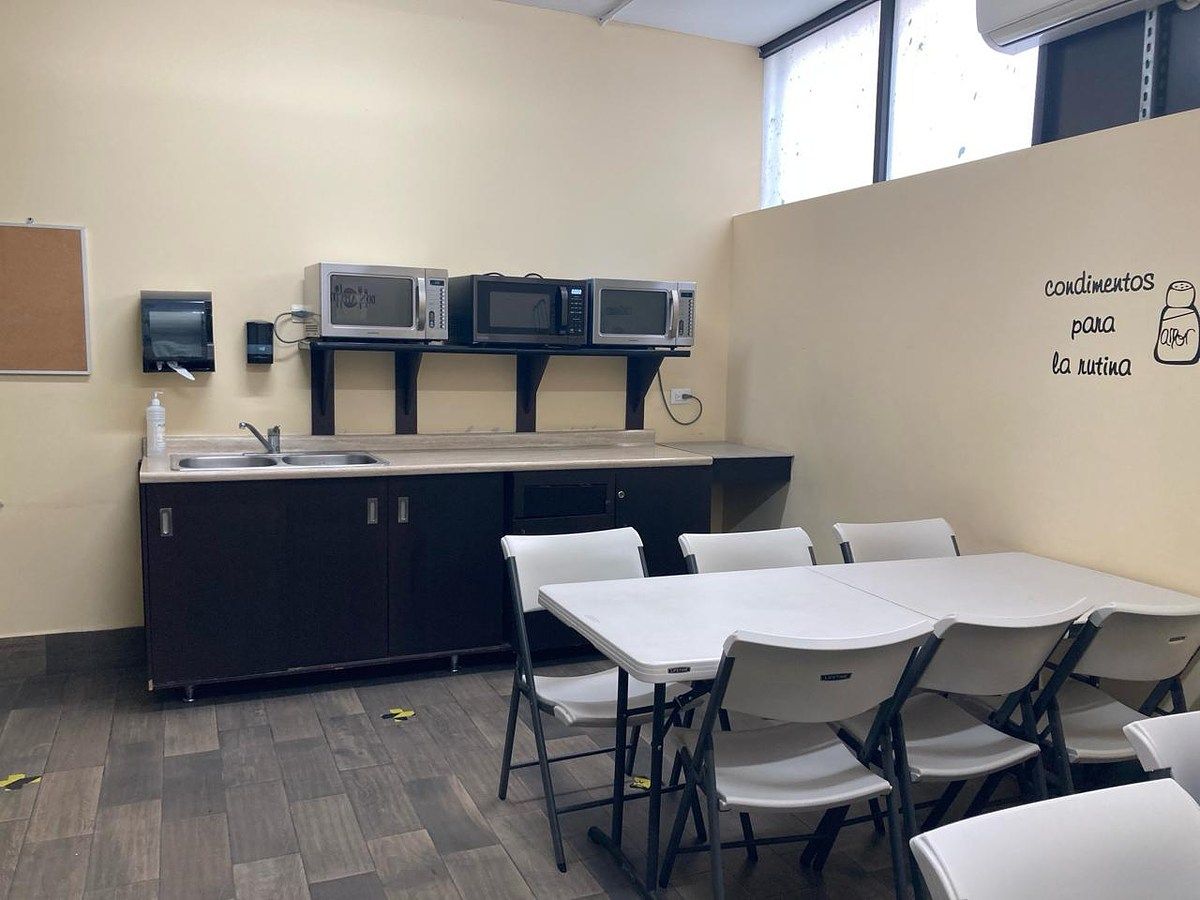 12 of 15: ÁREA DE COMEDOR COMPARTIDO
