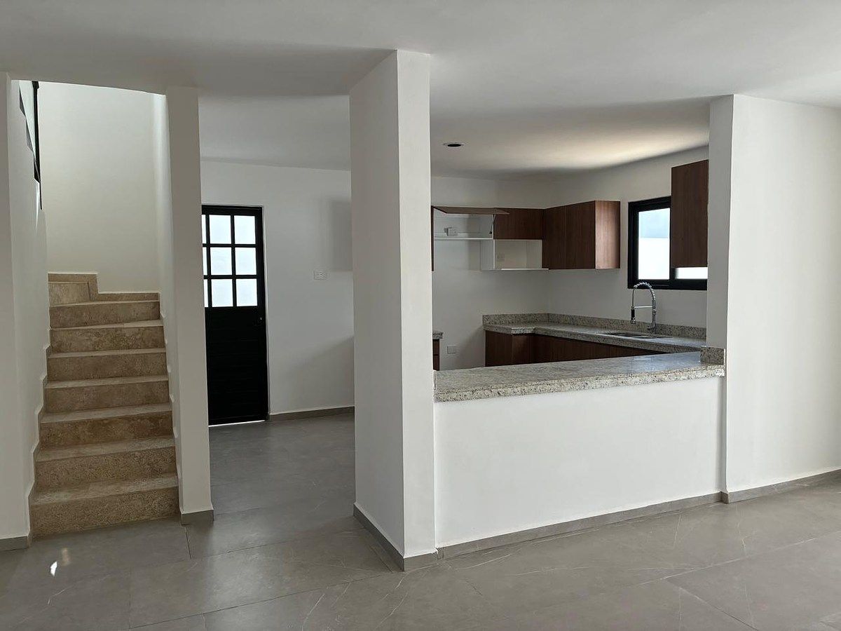 CASA EN VENTA CON PISCINA EN RESIDENCIAL ADARA, TEMOZÓN NORTE - foto 3