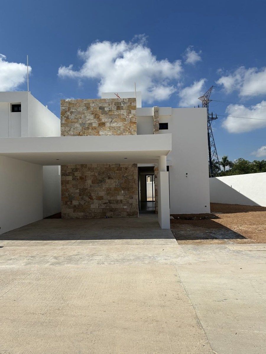 CASA EN VENTA CON PISCINA EN RESIDENCIAL ADARA, TEMOZÓN NORTE - foto 1