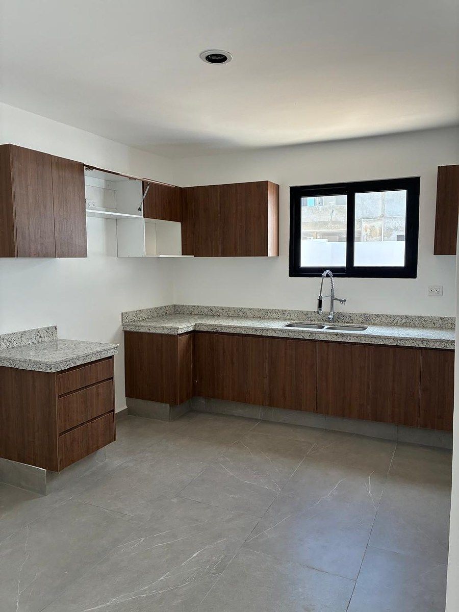 CASA EN VENTA CON PISCINA EN RESIDENCIAL ADARA, TEMOZÓN NORTE - foto 5